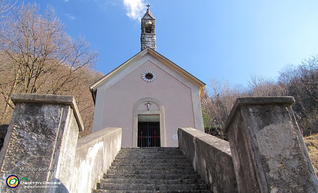 40 Chiesetta dei Morti della Peste, in valle Ovrena....JPG